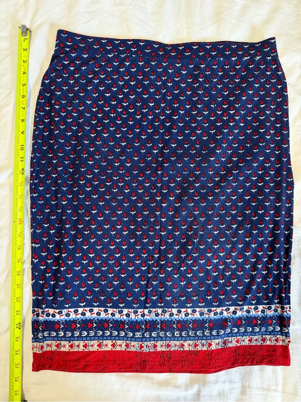 Liz Claiborne Navy Blue Floral Border Pencil Skirt with Red Accent